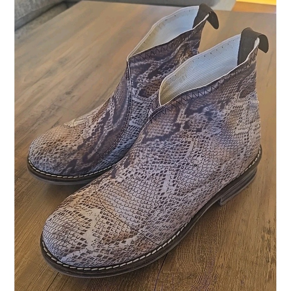 Charleston Shoe Co Python Patterned Liberty Boot Size 8 Slip On/Pull Tab VGUC